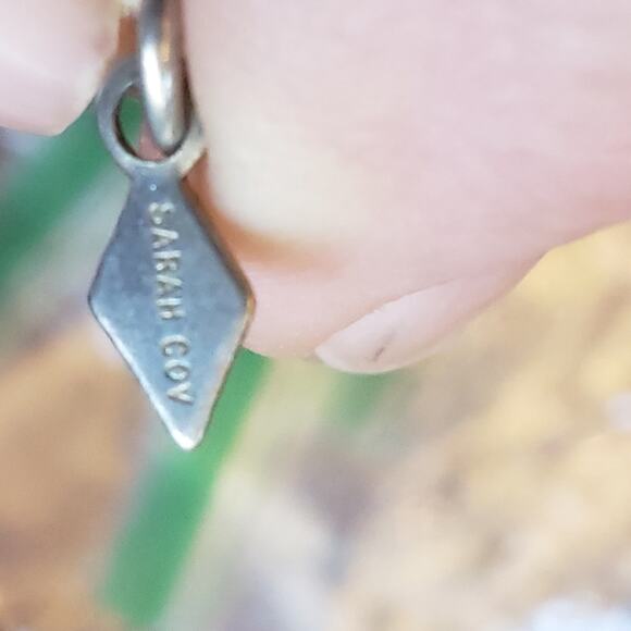 Bundle of four necklaces 1 Sarah Coventry gold tone, 1 beaded gold tone 1 nickel - Picture 3 of 6